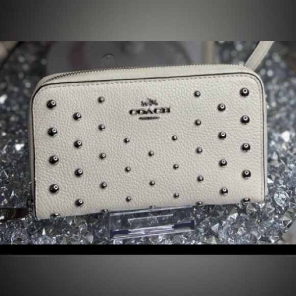 Coach Handbags - Coach Accordion Zip Wallet with Ombre Rivets EUC